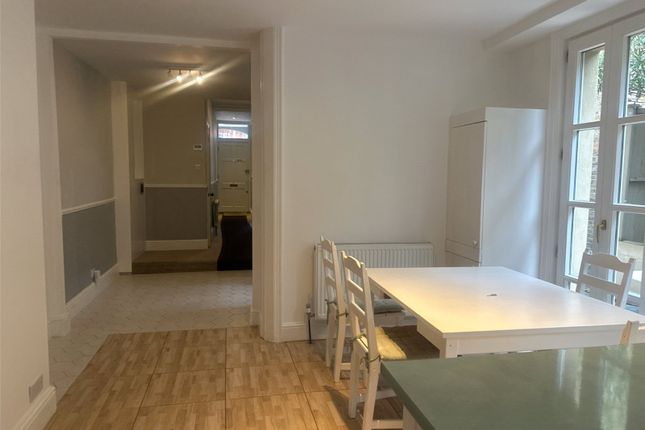 27, Trouville Road, London photo 3