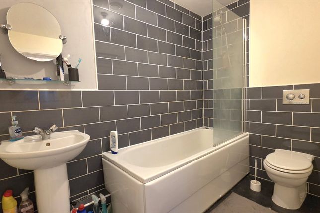 166, Monticello Way, Coventry photo 2