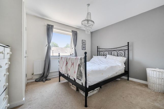 6, Apple Tree Road, Midhurst photo 4