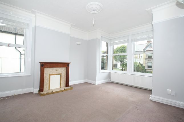 Thumbnail Flat to rent in Finchley Lane, London