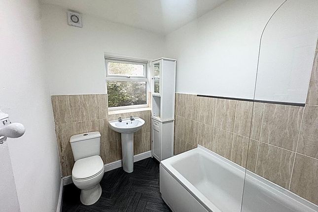 78, Williams Crescent, Oldham photo 3