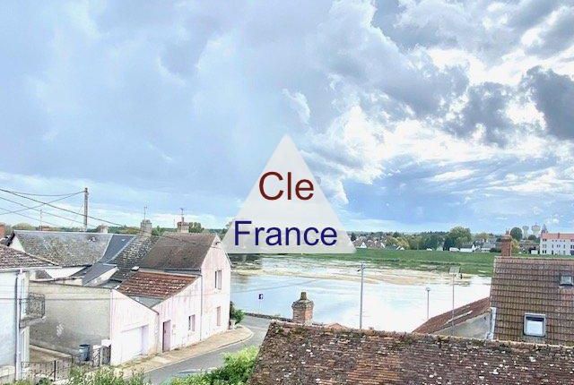 Apartment for sale in Jargeau, Centre, 45550, France