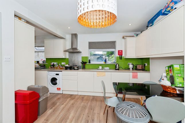 26, Raymond Road, Slough photo 4