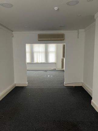 Office to let in New Broadway, Ealing