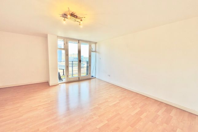 17 Fishguard Way, London photo 3