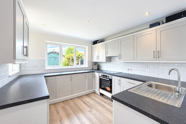 6 Southfield Close, Hadleigh, Essex photo 3