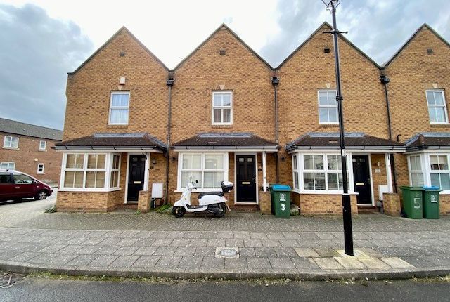 Thumbnail Terraced house to rent in Kingsgate, Fairford Leys, Aylesbury