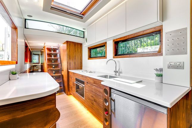 Houseboat The Mothership,, Cumberland Basin, London photo 4