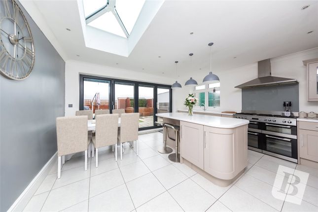 3-bed semi-detached on Lakeside, Rainham RM13, £450,000