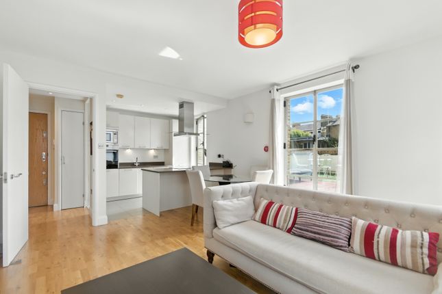 1-bed flat on 143 The Circle, Queen Elizabeth Street, London, £495,000