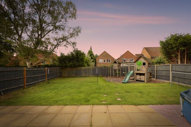 4, Kingswood Park, HIGH WYCOMBE photo 3