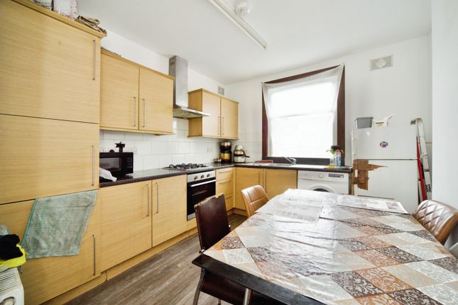 37b, Cranleigh Road, London photo 2