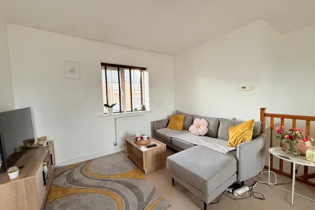 23, Crosstrees, Royal Wootton Bassett photo 3