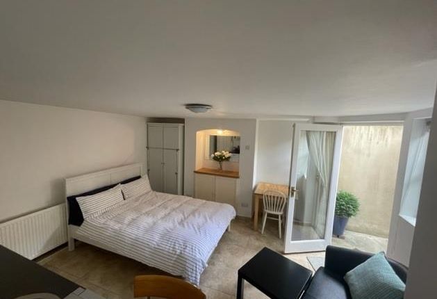 Basement Flat, 17, Thorncliffe Road, Oxford photo 2