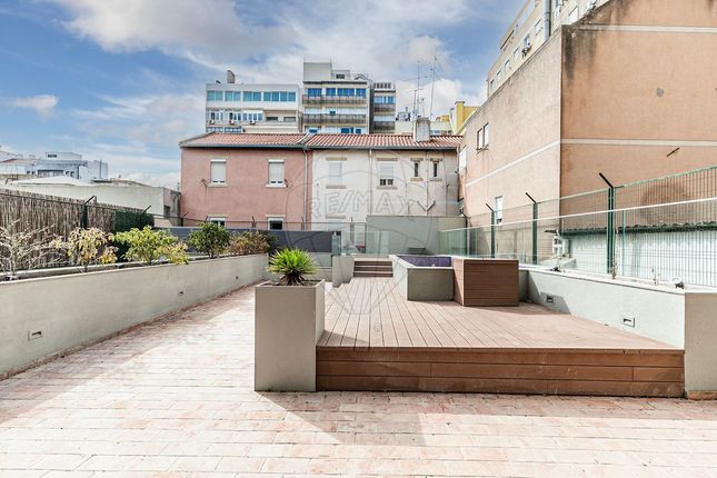 Apartment for sale in Street Name Upon Request, Lisboa, Arroios, Pt