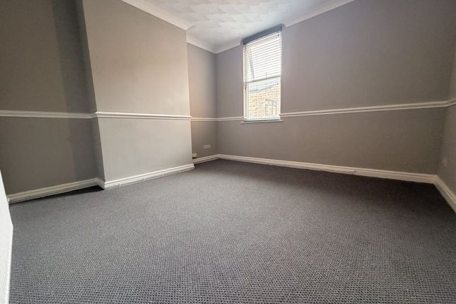 Apt 4, 2, Acton Terrace, Swinley photo 2