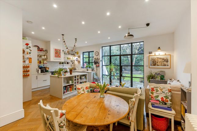 9, Vaughan Avenue, London photo 3