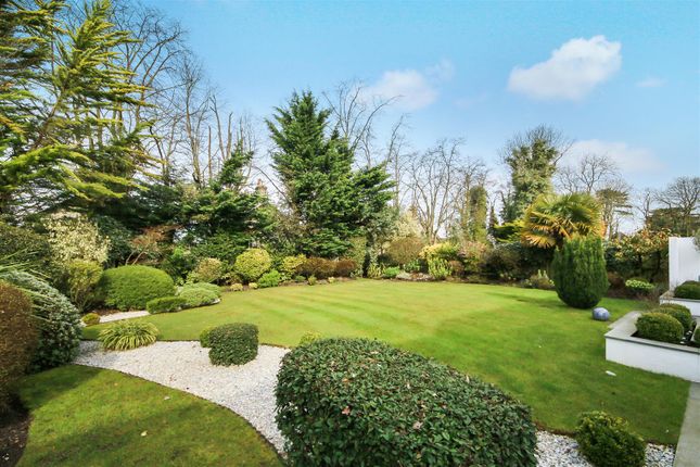 8, May Gardens, Elstree photo 3