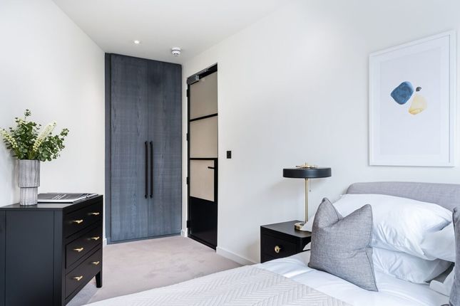 Town house for sale in City Island Way, London
