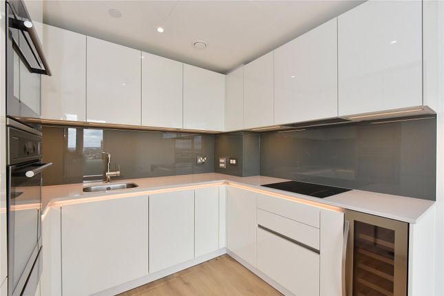 Flat 91, Lombard Wharf, Battersea photo 3