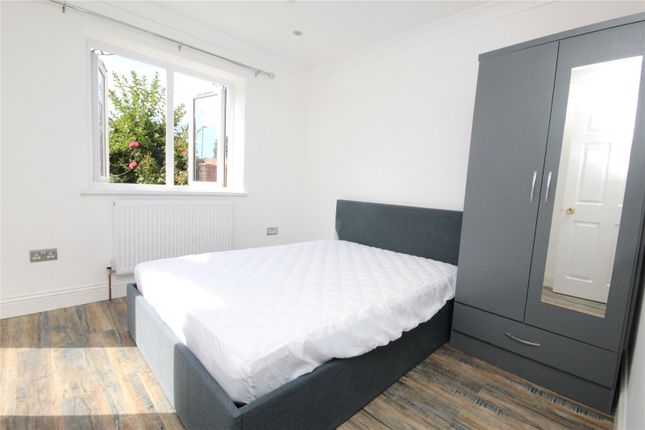 21, Sheepcotes, Chadwell Heath photo 4