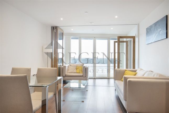 704, Gateway Tower, Western Gateway, London photo 4