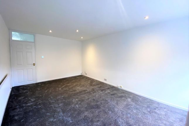 Thumbnail Flat to rent in Black Horse Parade, High Road, Eastcote, Pinner