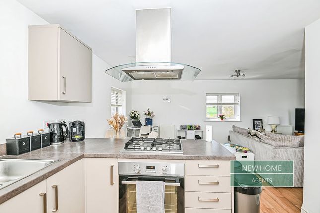 44, Holly Blue Drive, Sittingbourne photo 4