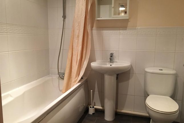 30, Sugar Mill Square, Salford photo 5