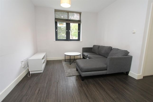 12 Park House Dawsons Square Pudsey, Pudsey photo 3