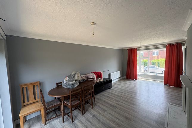 15, Whincover Gardens, Leeds photo 3