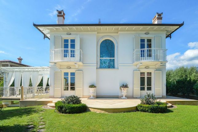 Villa for sale in Toscana, Lucca, Forte Dei Marmi