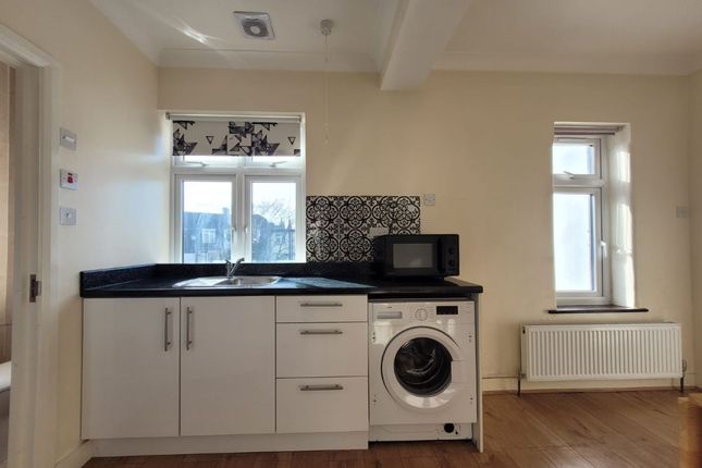 1 Avondale Crescent, Ilford photo 2