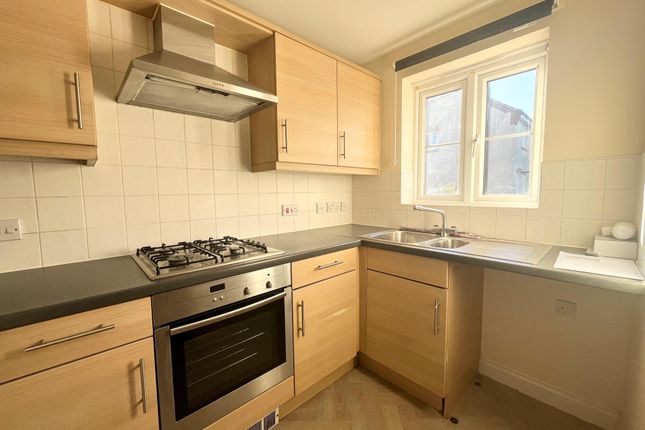 49, Horsham Road, Swindon photo 2