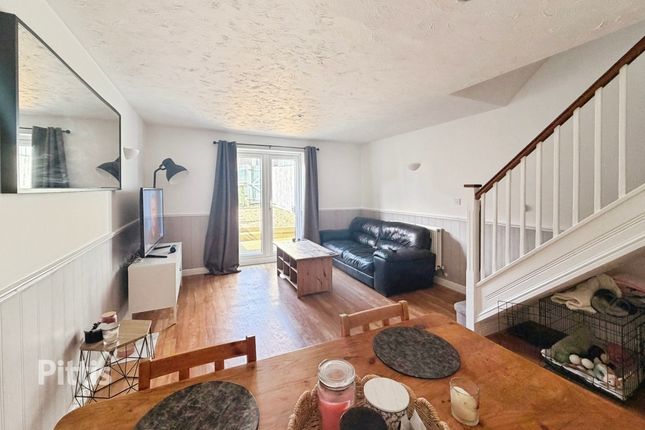 9, Medina View, East Cowes photo 3