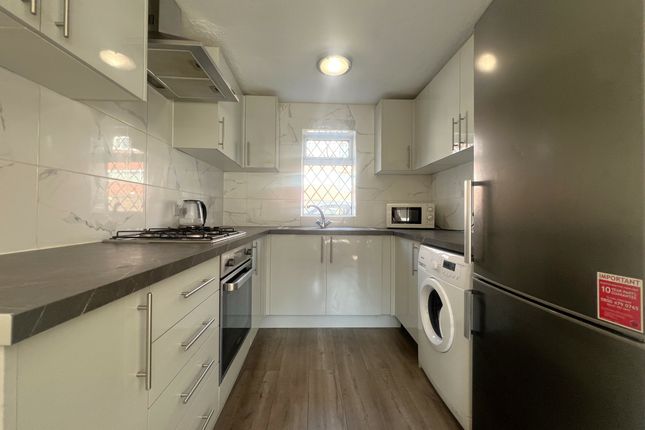 Thumbnail Property to rent in Farnham Gardens, Raynes Park