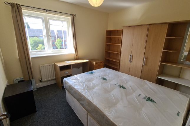 Town house to rent in Drayton St, Hulme, Manchester.
