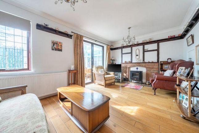 8 Pearmain Close, Bedford photo 3