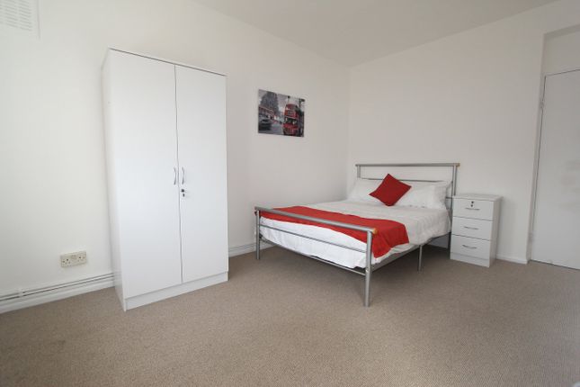 2-bed flat on Rokeby House, Lochinvar Street, London, £450,000