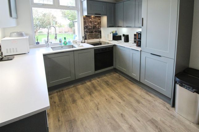 6, Crabgate Lane, Skellow, Doncaster photo 3