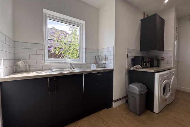 Room 3, 6, Garton End Road, Peterborough photo 5