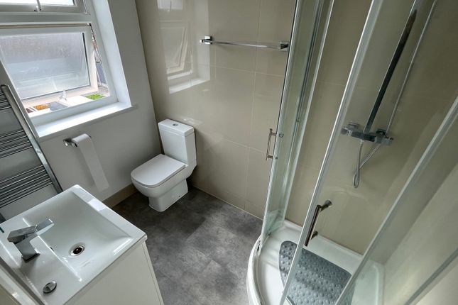 Room 4 at 22, kilmartin road , Ilford  photo 4