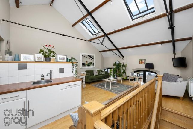 2 Queens Park Loft, Queens Park Road, Brighton photo 4