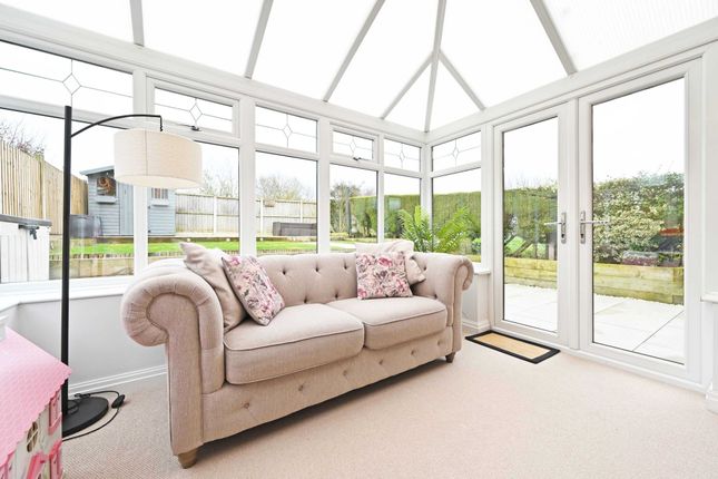 33 Nelson Crescent, Stafford photo 4