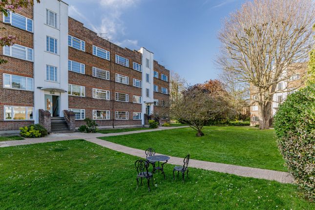 2-bed flat on Flat 49, Park Court Park Road, Kingston Upon Thames, £349,950