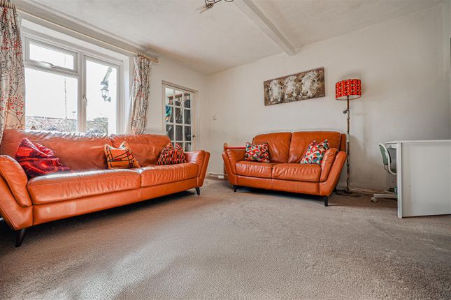 45, Queensway, Hemel Hempstead photo 3