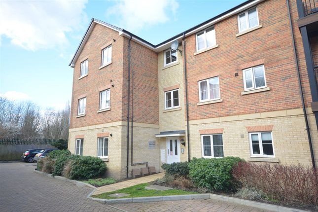 Thumbnail Flat for sale in Winter Close, Epsom
