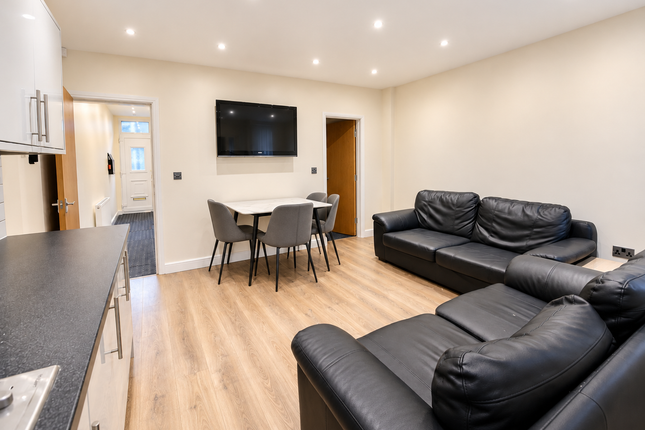16, Hessle Mount, Leeds photo 2