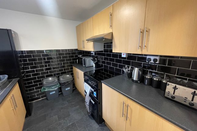 Flat to rent in The Philog, Whitchurch