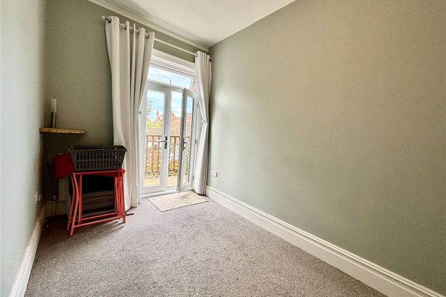 Flat 2, 8, Cedric Road, Kent photo 3